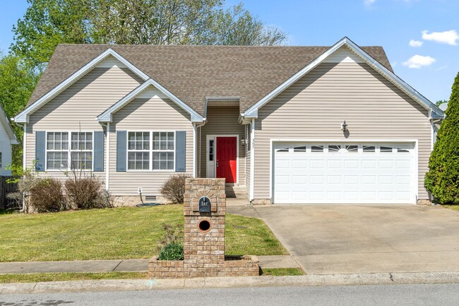 Building Photo - COMING SOON!    Cute home close to shoppin...