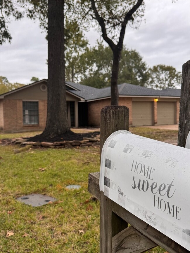 Building Photo - 2827 Parkwood Manor Dr