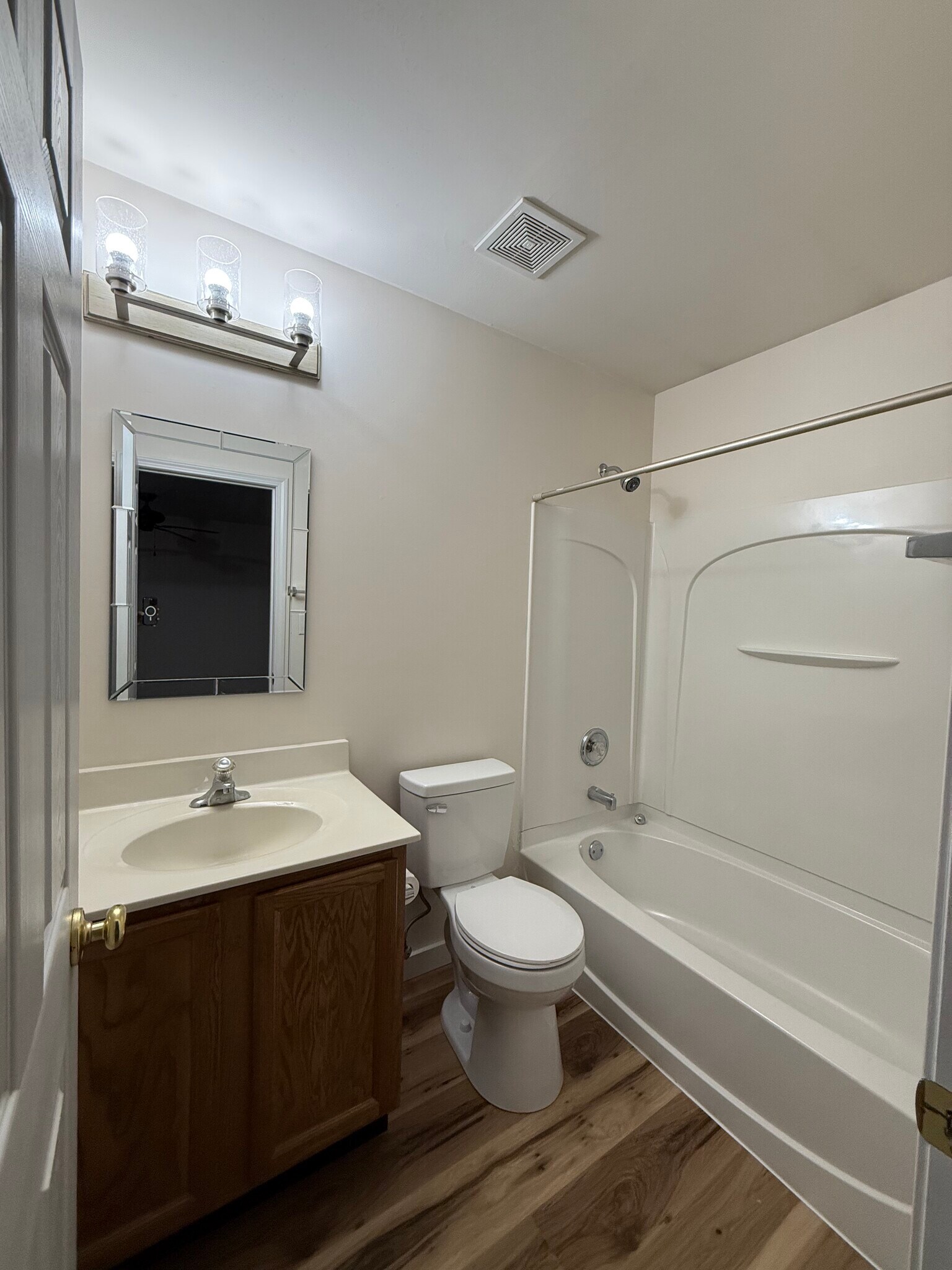 2nd Full Bathroom - 7717 Boardwalk Tower Cir