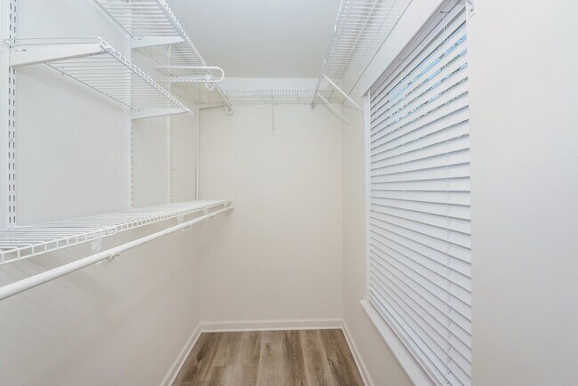 Building Photo - 122 Village Pkwy