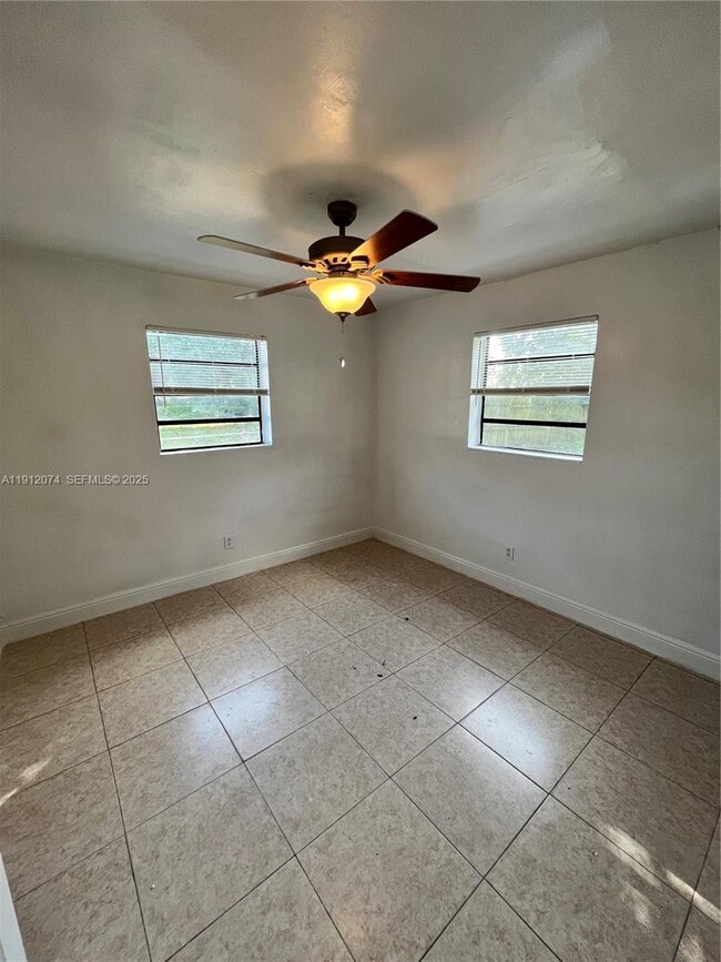 Building Photo - 2031 NW 30th Ave