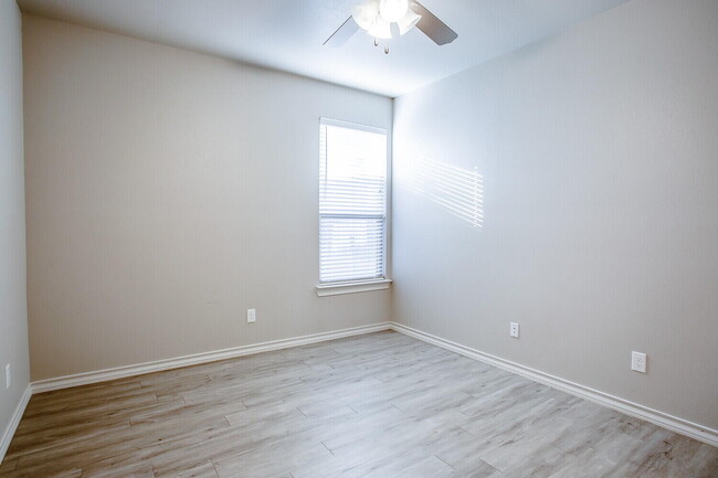 Building Photo - 2328 104th St