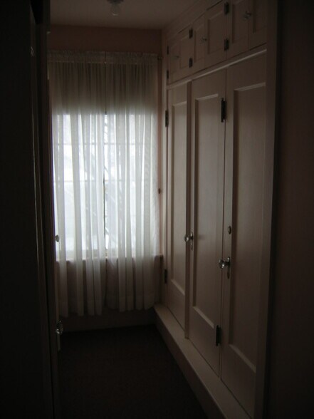 Building Photo - 30 Jay St