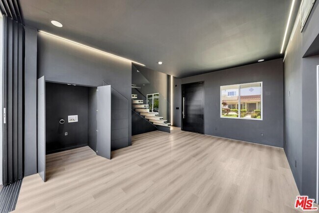 Building Photo - 5642 Tilden Ave