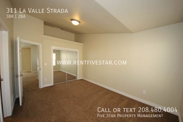 Building Photo - 311 La Valle Strada