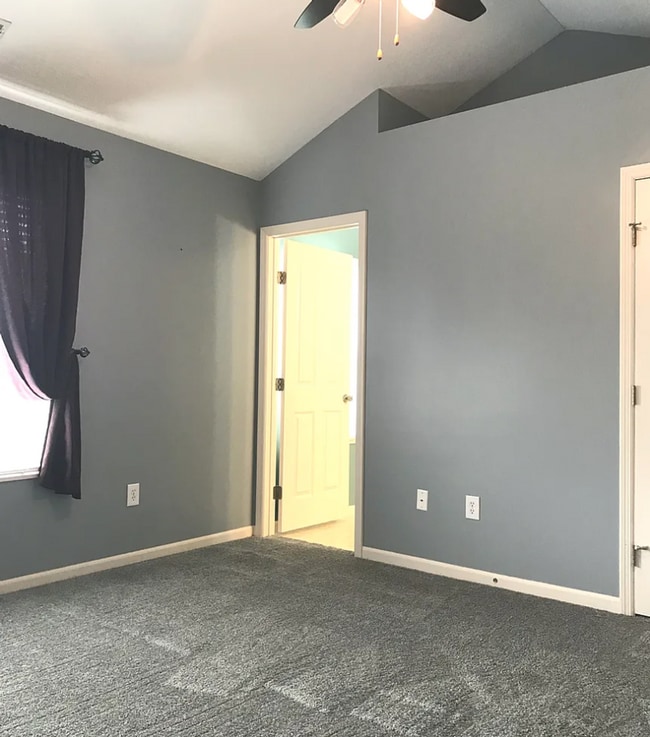 Building Photo - Beautiful end condo in great Powell location!!