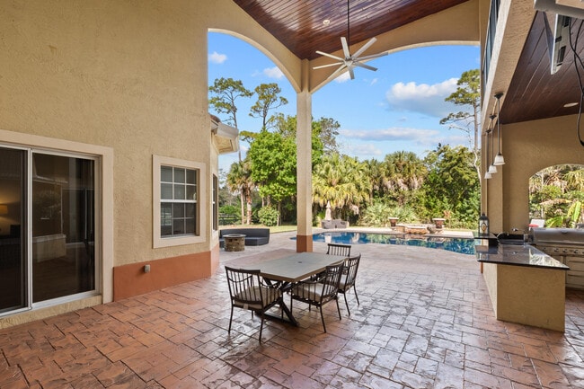 Building Photo - 14471 Paddock Dr