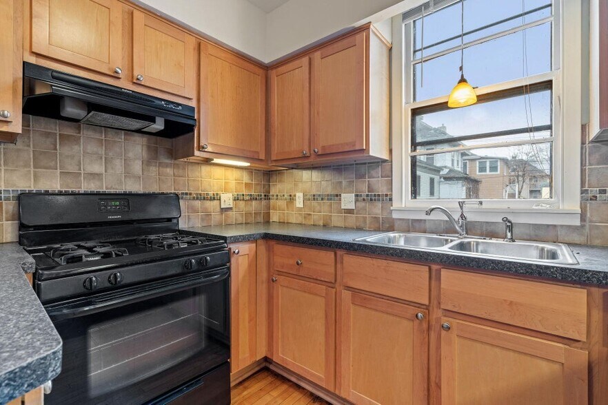 Building Photo - 2744 Fremont Ave S