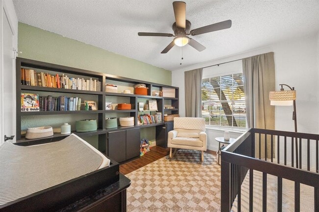 Building Photo - 705 Russet Valley Dr