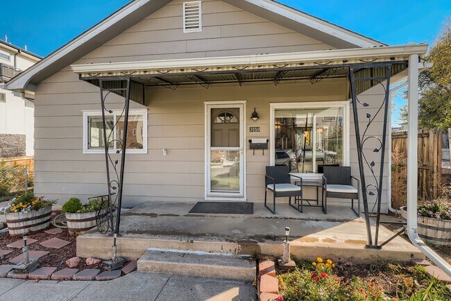 Building Photo - AVAILABLE NOW, LARGE YARD AND DETACHED 2 CAR GARAGE, UPDATED FLOORS AND BATH, $0 DEPOSIT OPTIONS!