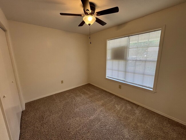 Building Photo - 1815 S Erie, Apt 1-4