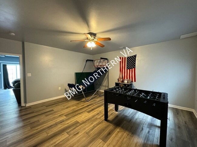 Building Photo - 8930 Kingbird Ct