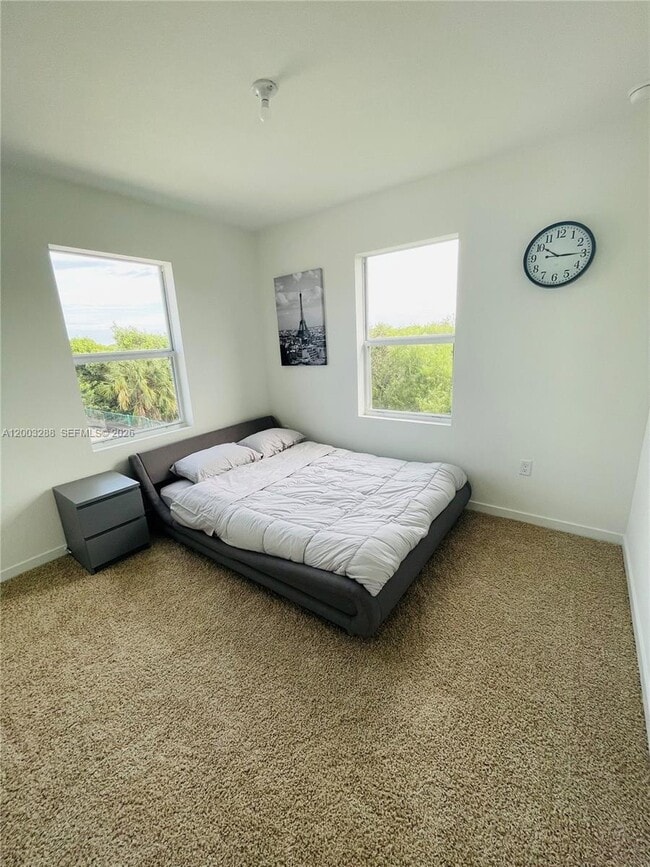 Building Photo - 916 SE 19th St