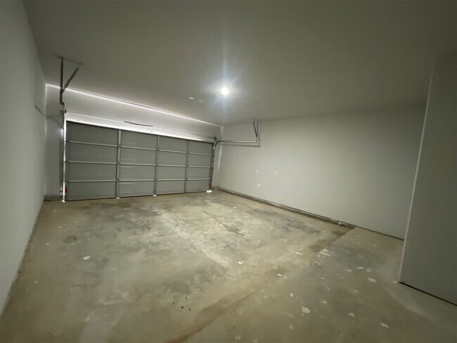 Building Photo - 1055 Rd 5736