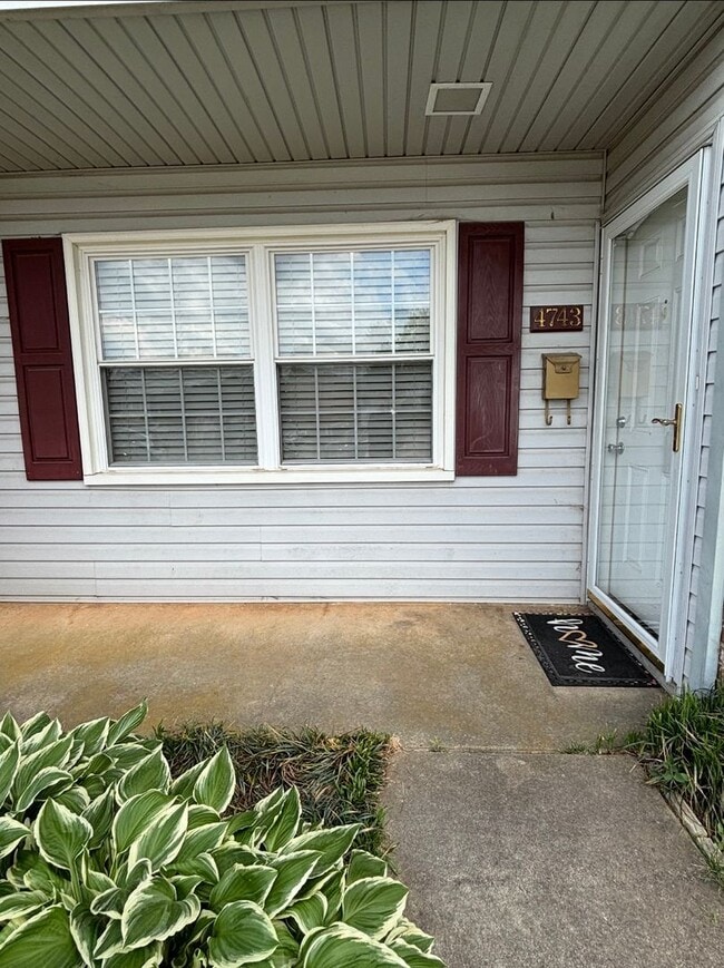 Building Photo - Spacious 2-bedroom, 2.5-bathroom condo in Chapel Watch