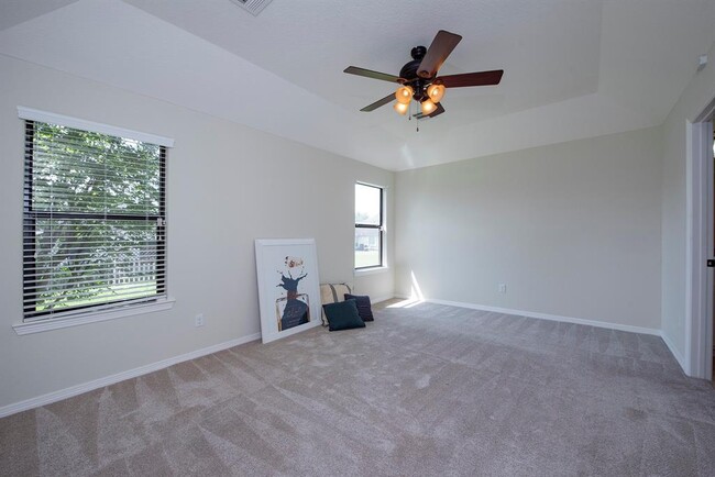 Building Photo - 119 Golfview Ct