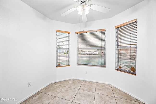 Building Photo - 9018 W Cambridge Ave