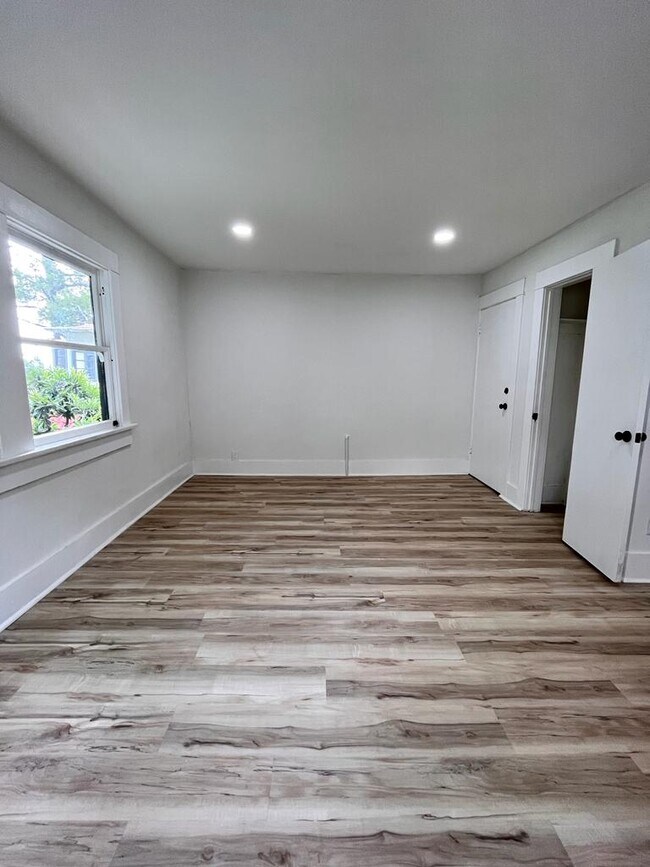 Building Photo - 2436 Echo Park Ave