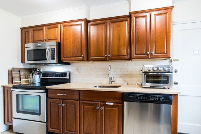 Building Photo - 16D Troy Dr