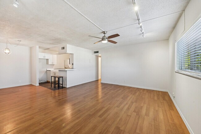 Building Photo - 1400 NE 54th St