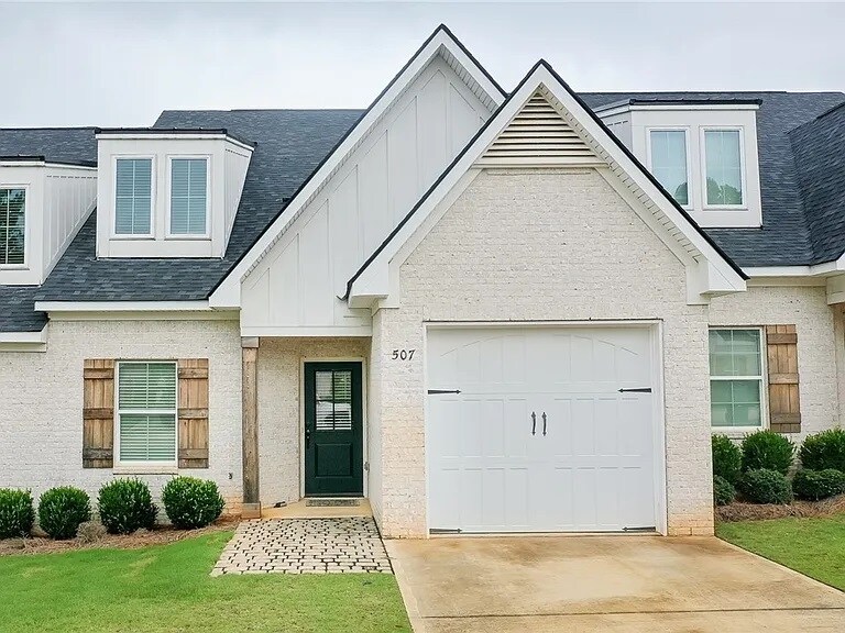 Building Photo - 507 Cloverdale Dr