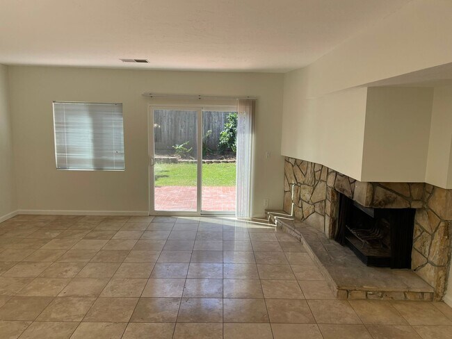 Building Photo - 3745 Portofino Way