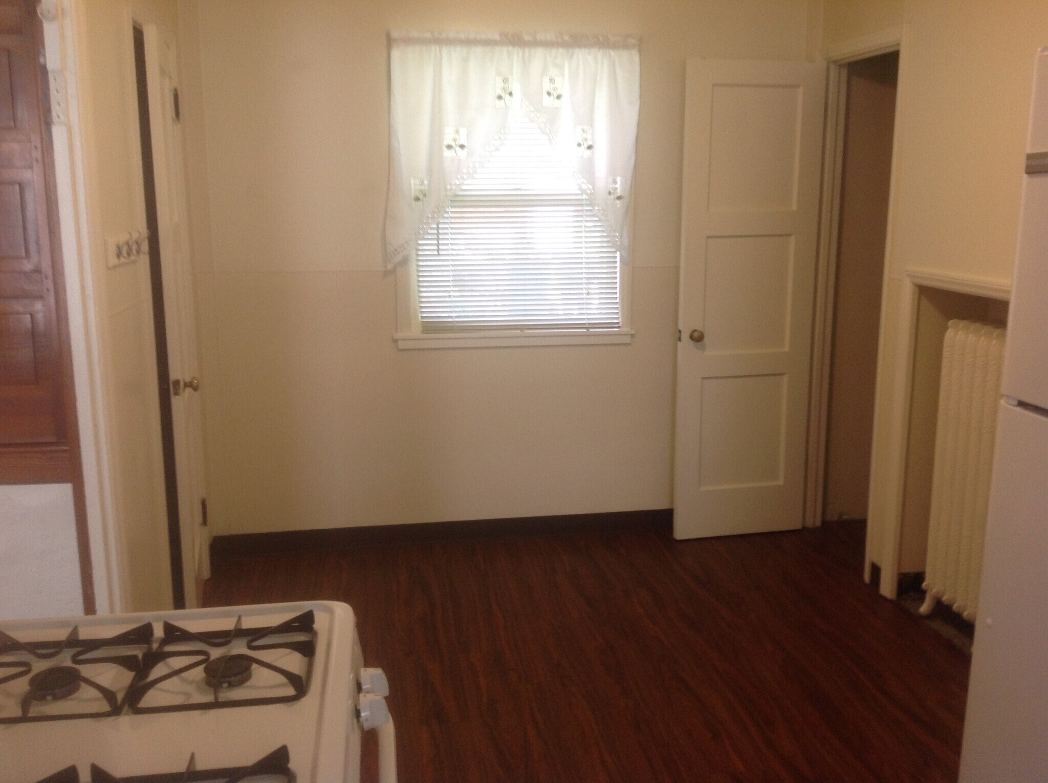 Building Photo - 213 E Mill St