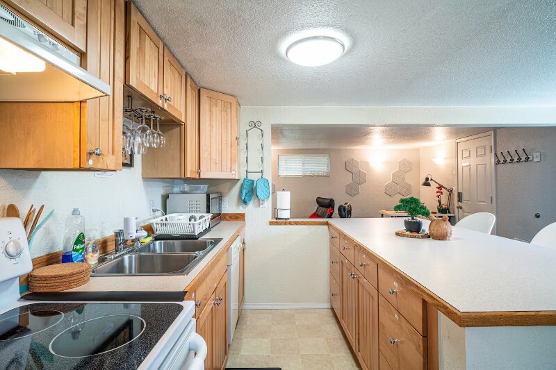 Building Photo - 323 N 46th St