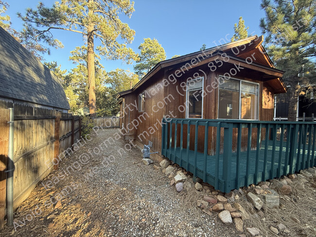 Building Photo - Pet-Friendly Two Bedroom Cabin in Sugarloaf!