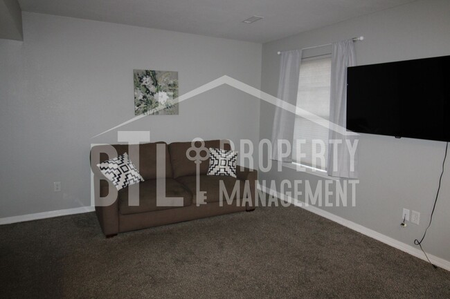 Building Photo - NEW YEAR PRICE DROP!  Fully Furnished One ...