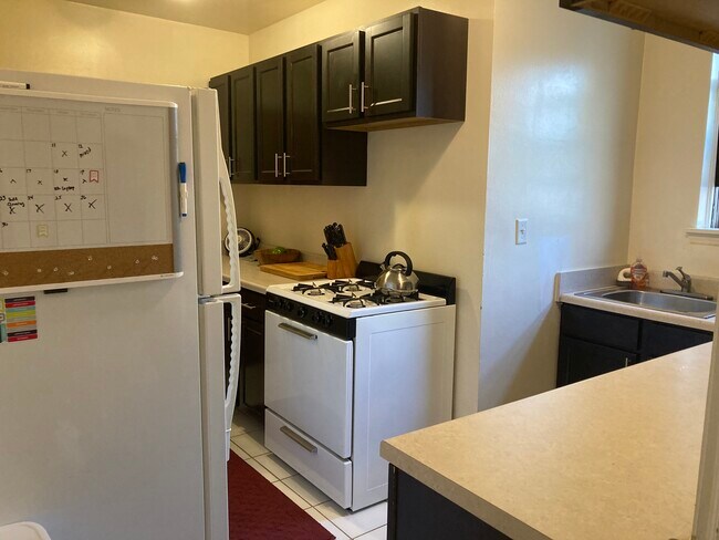 Building Photo - 5425 W Martin Dr