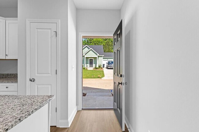 Building Photo - 217 Lenox Cir