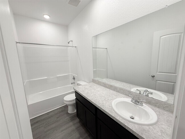 Building Photo - 14501 Sugar Pines Dr