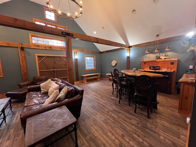 Building Photo - 34 Mirror Lake Dr