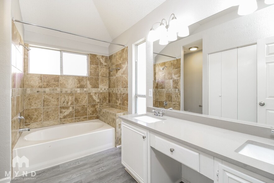 Building Photo - 5211 Livermore Dr