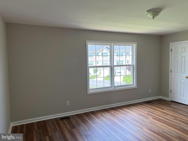 Building Photo - 868 Aztec Dr