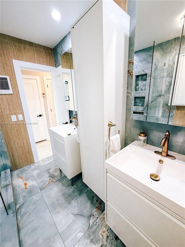 Building Photo - 425 NE 103rd St