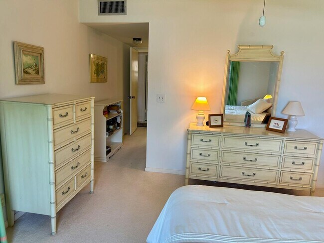 Building Photo - 1 SE Turtle Creek Dr