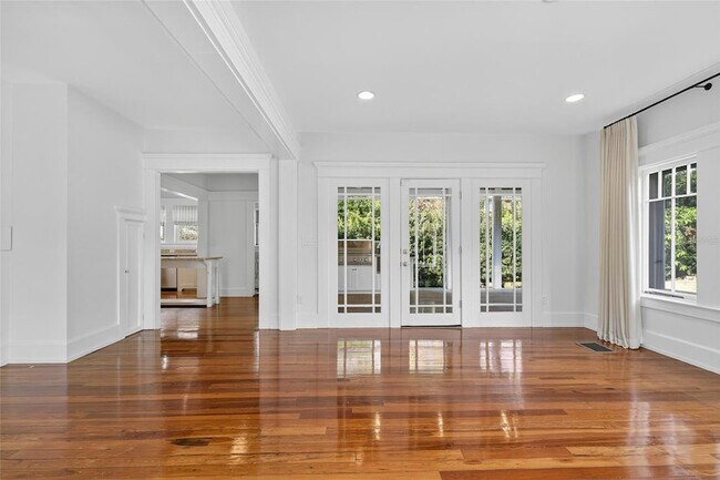 Building Photo - 3003 W Harbor View Ave