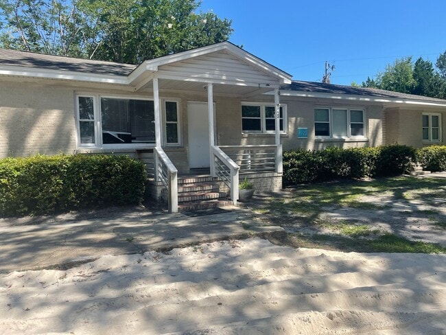 Building Photo - MOVE IN SPECIAL $500 DEPOSIT/FREE MONTHS R...