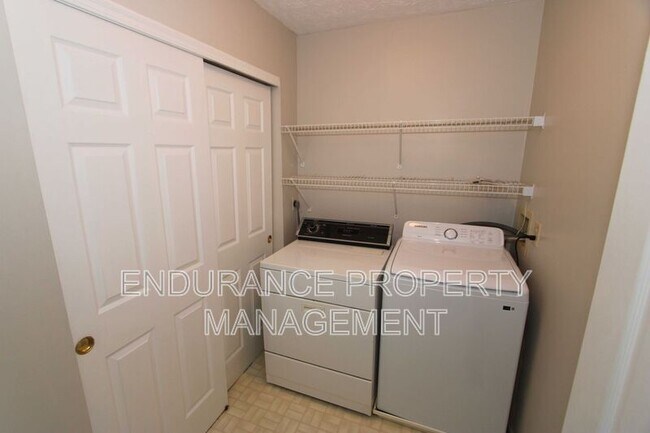 Building Photo - 482 Madeira Ct