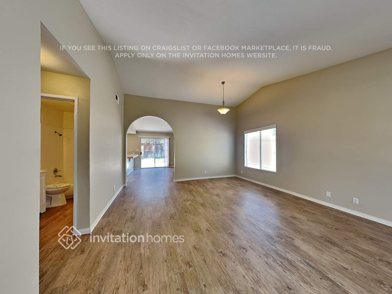Building Photo - 39537 Silverberry Ct