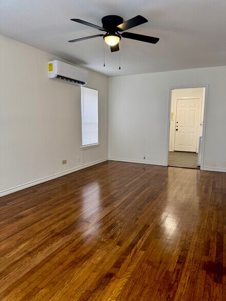 Building Photo - 513 Eleanor Ave