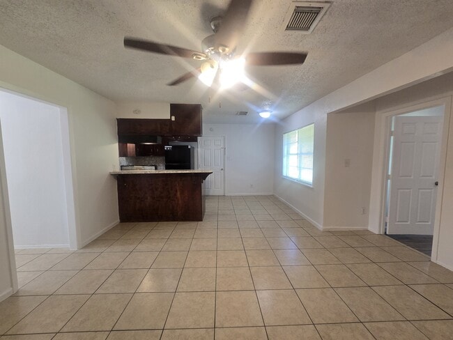 Building Photo - 7518 Hummingbird Ln