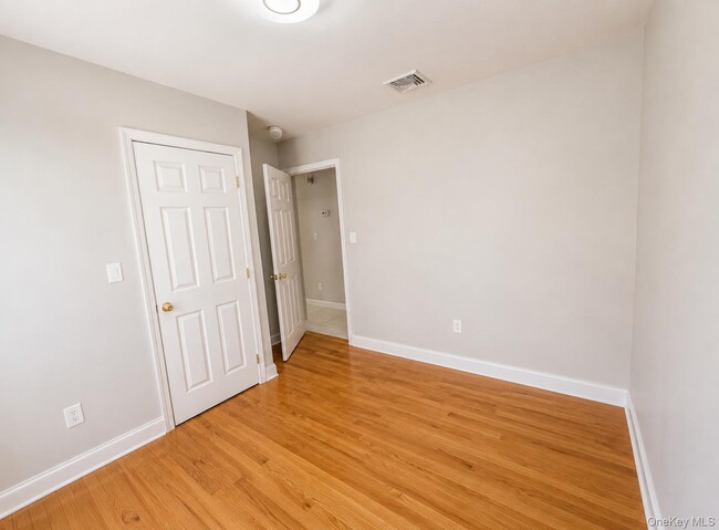 Building Photo - 83 Heitz Pl