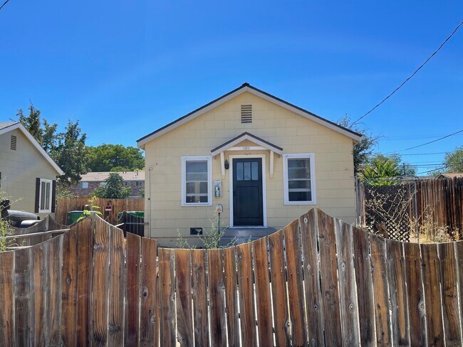 Primary Photo - 1329 Locust St