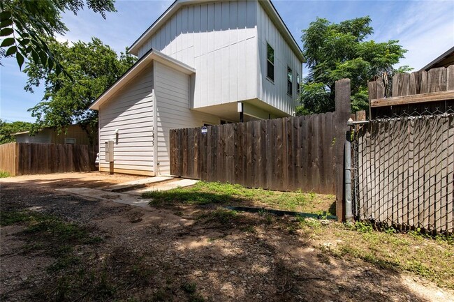 Building Photo - 1608 Ulit Ave