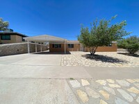 Building Photo - Northeast El Paso 4 bed(possible 5th) with...