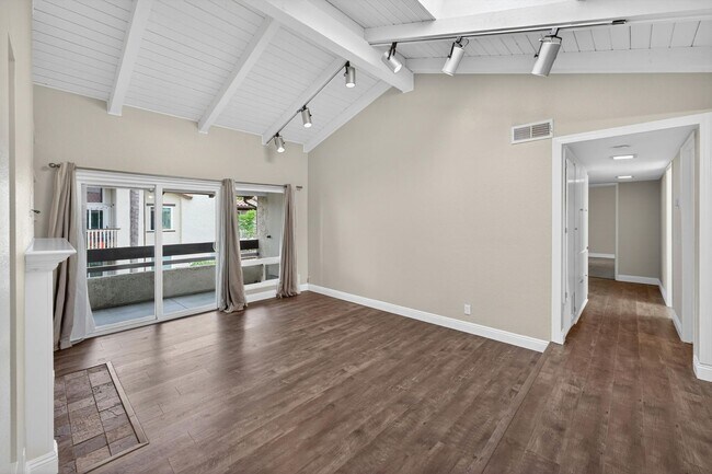 Building Photo - HUNTINGTON BEACH HOME - 1.5 Miles from the Beach