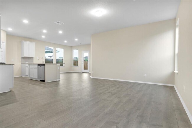 Building Photo - 135 Lyndon Dr
